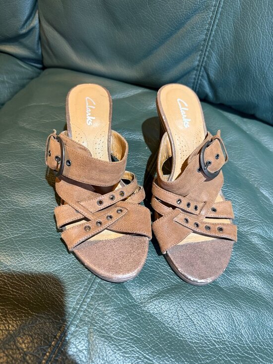 Clarks Shoes - Y2K Belted Heel